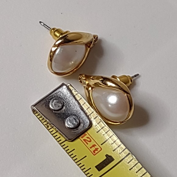 Gold Tone Teardrop Shaped Avon Earrings - Picture 12 of 12